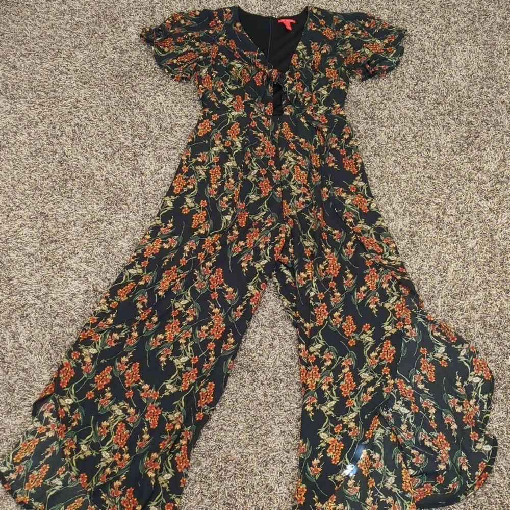 Chelsea & Violet black multicolor floral flutter sleeve cut out maxi jumpsuit - Picture 10 of 10